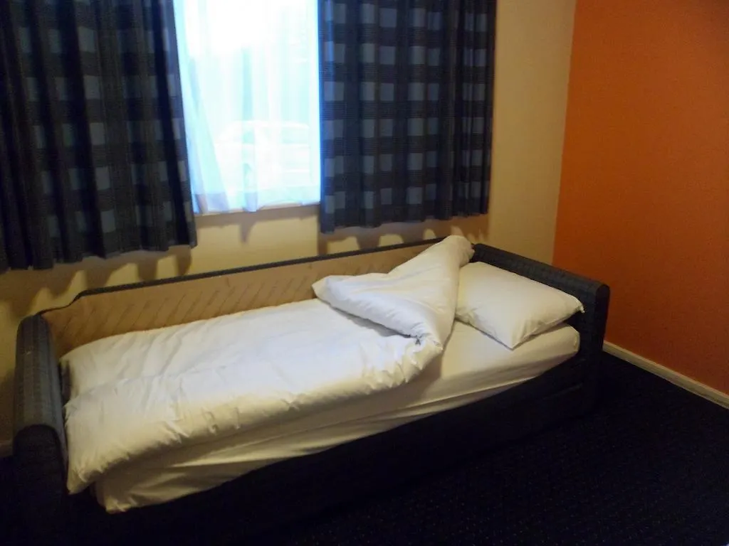 Metro Inns Huddersfield 2*,
